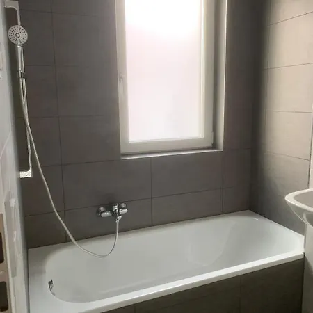 Apartment 2-room Penthouse In A Class Of Its Own, Near The A66 Motorway And Various Bus Stops, S-bahn/tram Frankfurt am Main