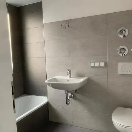 2-room Penthouse In A Class Of Its Own, Near The A66 Motorway And Various Bus Stops, S-bahn/tram