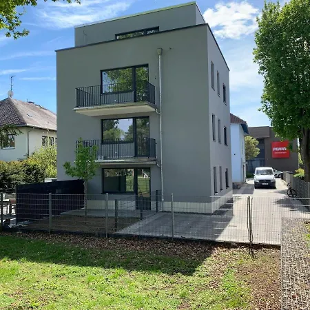 Apartment 2-room Penthouse In A Class Of Its Own, Near The A66 Motorway And Various Bus Stops, S-bahn/tram Frankfurt am Main