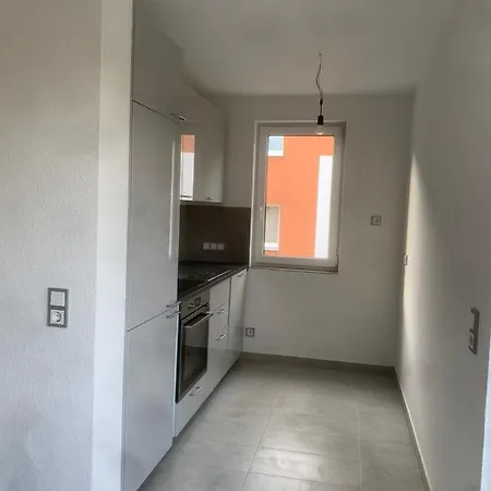 2-room Penthouse In A Class Of Its Own, Near The A66 Motorway And Various Bus Stops, S-bahn/tram