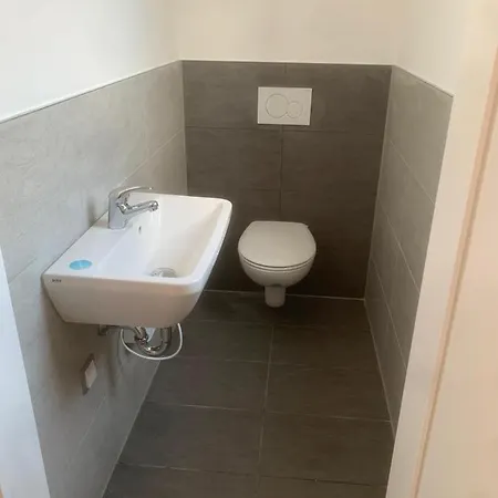 2-room Penthouse In A Class Of Its Own, Near The A66 Motorway And Various Bus Stops, S-bahn/tram